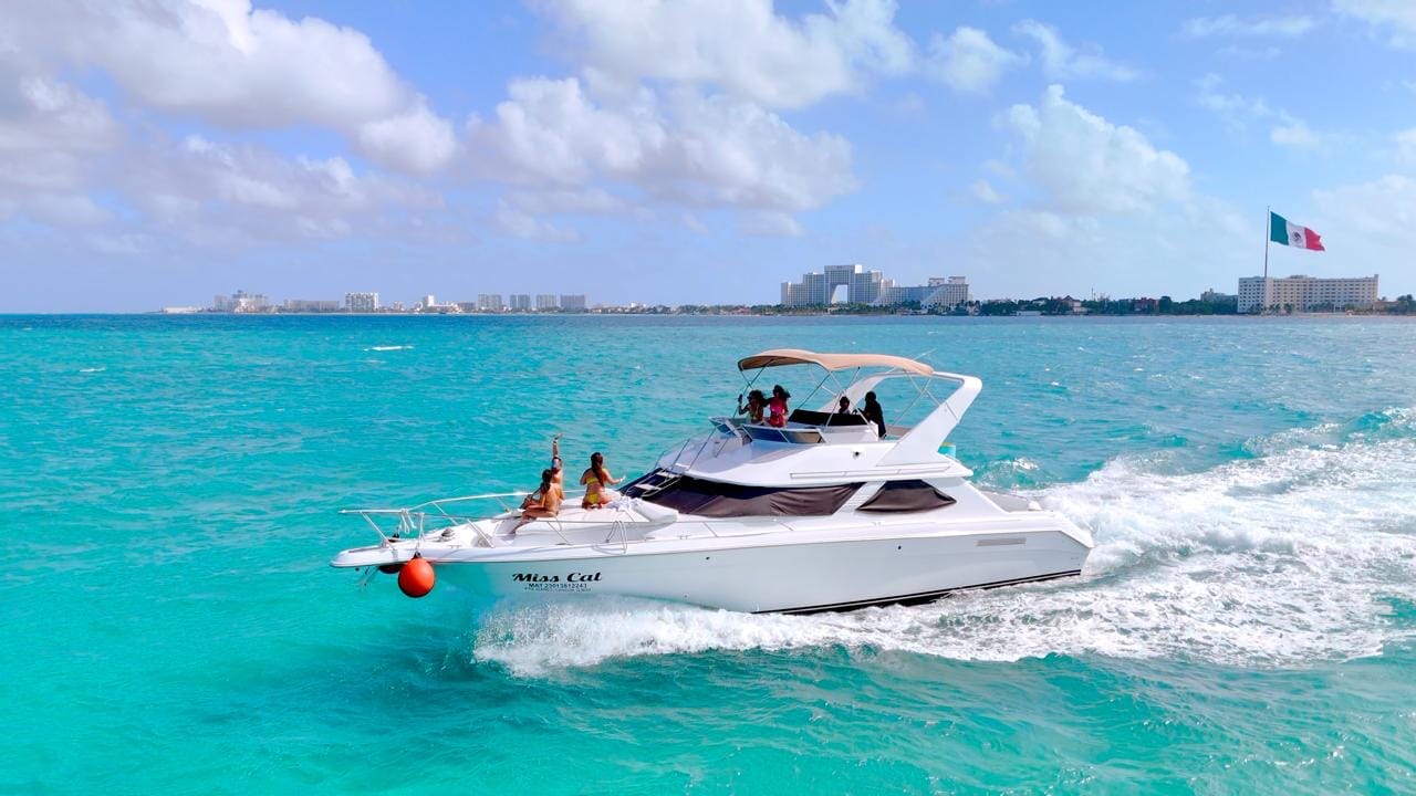 Renta de yate Miss Cat de 46 pies en Cancún