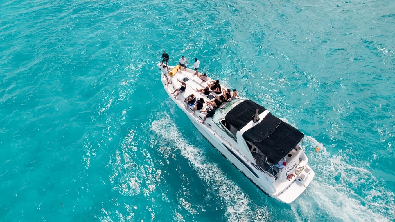 Renta de yate Syra de 46 pies en Cancún