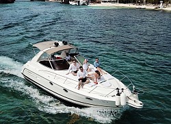 Yate Navegación Alquiler de yates Experiencia en el mar Viaje de lujo Playa Océano Agua cristalina Destino de playa Fin de semana en el mar Viaje económico Turismo costero  Aventura marina Excursión acuática Escapada de fin de semana Lujo asequible Destinos turísticos en la costa Experiencias de agua Navegando en el Caribe Vacaciones en el mar Mayan Travel Tours Renta de Yates en Cancun Excursiones en Yate Paseos en Barco Alquiler de Embarcaciones de Lujo Viajes en Yate Tours Marítimos en Cancun Yates Privados en Cancun Charters de Yates Alquiler de Barcos Flota de Yates Experiencias en Yate de Mayan Travel Tours Navegación de Lujo Tours Personalizados en Yate Aventuras Acuáticas en Cancun Yates de Lujo en Cancun Tours de Pesca en Yate Viajes de Snorkel en Yate Eventos Especiales en Yate Bodas en Yate Celebraciones en Barco Almuerzos y Cenas en Yate Tarifas de Alquiler de Yates Reserva de Yates Tarifas y Disponibilidad de Embarcaciones Fotos de Yates de Mayan Travel Tours Yate de Lujo con Tripulación Viajes Turísticos en Barco Opiniones de Clientes de Mayan Travel Tours Reseñas de Excursiones en Yate  Capitán, Marinero, Hielera, Hielos, Aguas, Refrescos, Cervezas, Snorkel, Dj, Dron, Fotografía, Video, Sky, Música, Luces Fiesta, Bar, Alimentos, Pesca, Decoración Temática