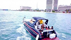 amplio yate incluye capitan y marinero