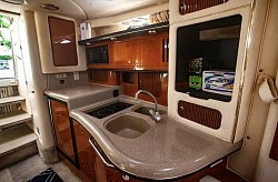 yate con sala interior y comedor interior Yate Navegación Alquiler de yates Experiencia en el mar Viaje de lujo Playa Océano Agua cristalina Destino de playa Fin de semana en el mar Viaje económico Turismo costero  Aventura marina Excursión acuática Escapada de fin de semana Lujo asequible Destinos turísticos en la costa Experiencias de agua Navegando en el Caribe Vacaciones en el mar Mayan Travel Tours Renta de Yates en Cancun Excursiones en Yate Paseos en Barco Alquiler de Embarcaciones de Lujo Viajes en Yate Tours Marítimos en Cancun Yates Privados en Cancun Charters de Yates Alquiler de Barcos Flota de Yates Experiencias en Yate de Mayan Travel Tours Navegación de Lujo Tours Personalizados en Yate Aventuras Acuáticas en Cancun Yates de Lujo en Cancun Tours de Pesca en Yate Viajes de Snorkel en Yate Eventos Especiales en Yate Bodas en Yate Celebraciones en Barco Almuerzos y Cenas en Yate Tarifas de Alquiler de Yates Reserva de Yates Tarifas y Disponibilidad de Embarcaciones Fotos de Yates de Mayan Travel Tours Yate de Lujo con Tripulación Viajes Turísticos en Barco Opiniones de Clientes de Mayan Travel Tours Reseñas de Excursiones en Yate  Capitán, Marinero, Hielera, Hielos, Aguas, Refrescos, Cervezas, Snorkel, Dj, Dron, Fotografía, Video, Sky, Música, Luces Fiesta, Bar, Alimentos, Pesca, Decoración Temática