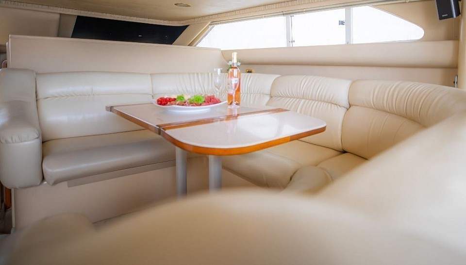 yate extra grande, yate de gran capacidad, yate de muchas personas super lujoso. yate muy lujoso en cancun, mexico, isla mujeres