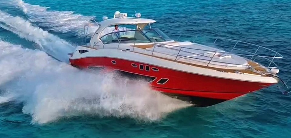 YATE YACHT RED FIRE CANCUN SUNDANCER 46 45 PIES FOOT EN RENTA