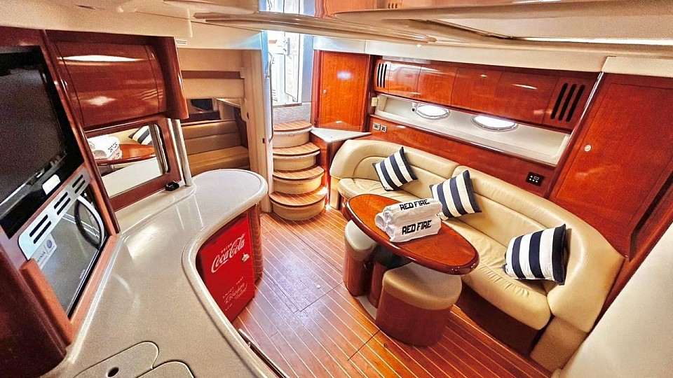 YATE YACHT RED FIRE CANCUN SUNDANCER 46 45 PIES FOOT EN RENTA