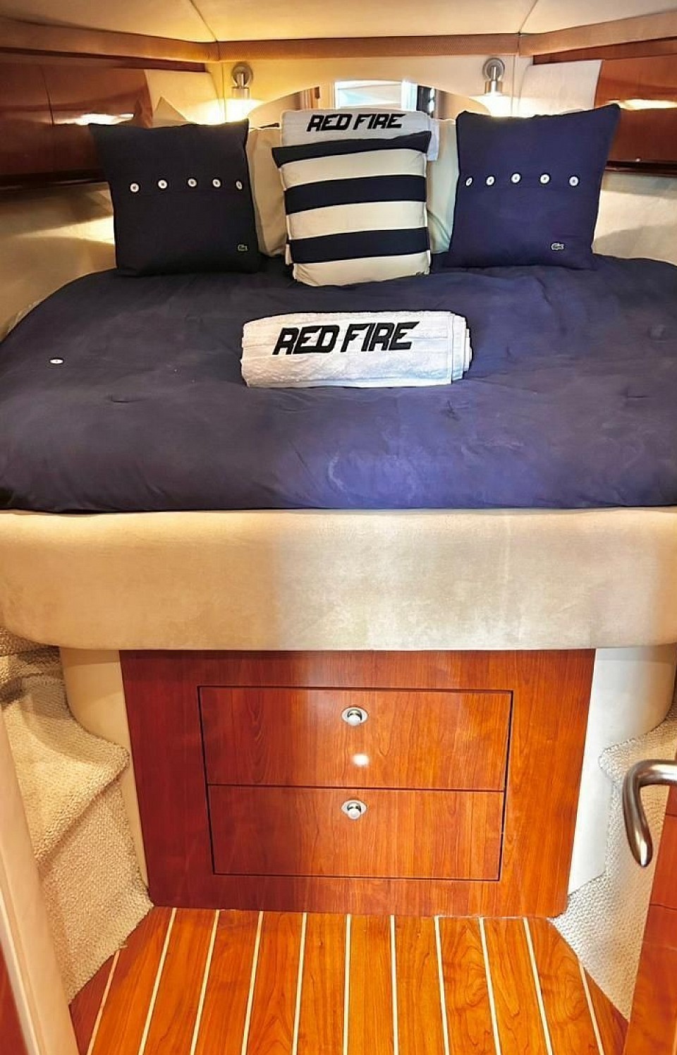YATE YACHT RED FIRE CANCUN SUNDANCER 46 45 PIES FOOT EN RENTA