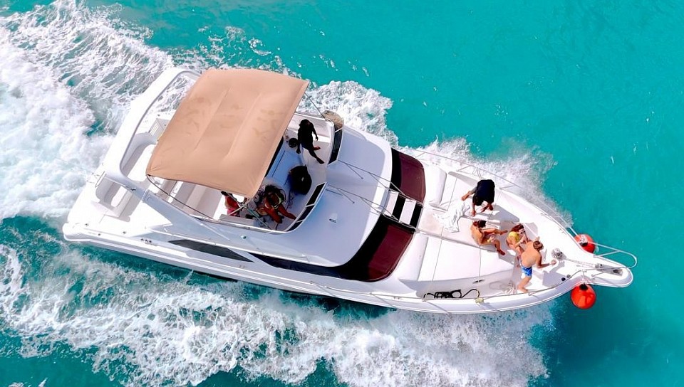 YATE YACHT MISS CAT SEA RAY YACHT FLY BRIDGE 2 PISOS GRANDE LUJOSO HUGE LUXURY  FOR PARA 15 PERSONAS MEDIDAS SIZE 46 FOOT FT PIES