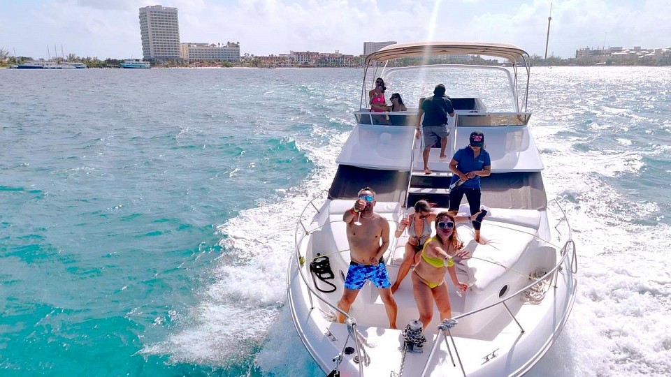 YATE YACHT MISS CAT SEA RAY YACHT FLY BRIDGE 2 PISOS GRANDE LUJOSO HUGE LUXURY  FOR PARA 15 PERSONAS MEDIDAS SIZE 46 FOOT FT PIES