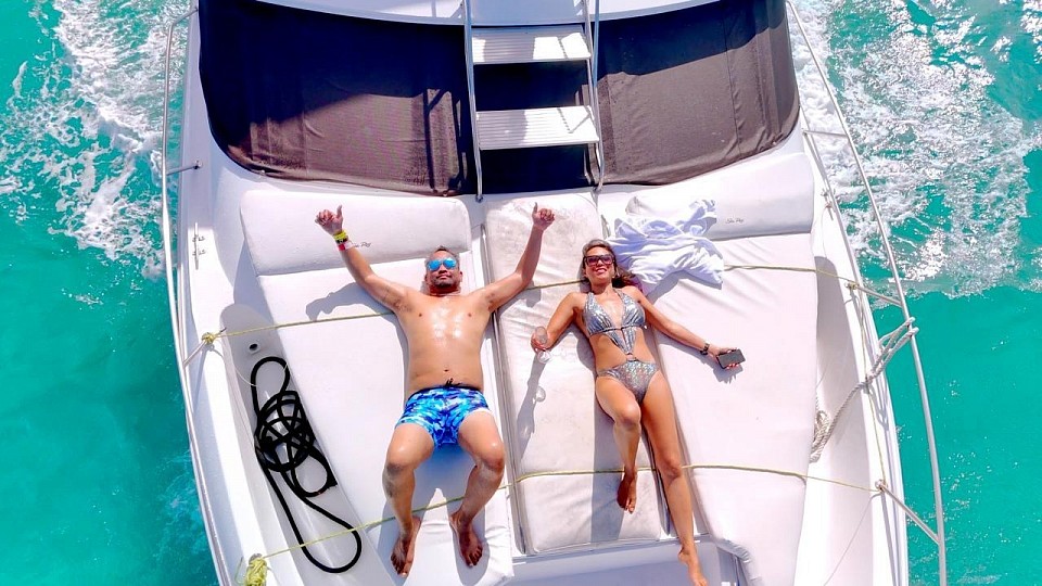 YATE YACHT MISS CAT SEA RAY YACHT FLY BRIDGE 2 PISOS GRANDE LUJOSO HUGE LUXURY  FOR PARA 15 PERSONAS MEDIDAS SIZE 46 FOOT FT PIES En cancun yate yate cancun yacht cancun yacht in cancun