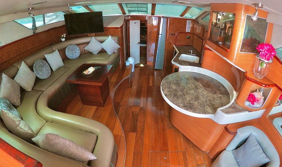 YATE YACHT MISS CAT SEA RAY YACHT FLY BRIDGE 2 PISOS GRANDE LUJOSO HUGE LUXURY  FOR PARA 15 PERSONAS MEDIDAS SIZE 46 FOOT FT PIES