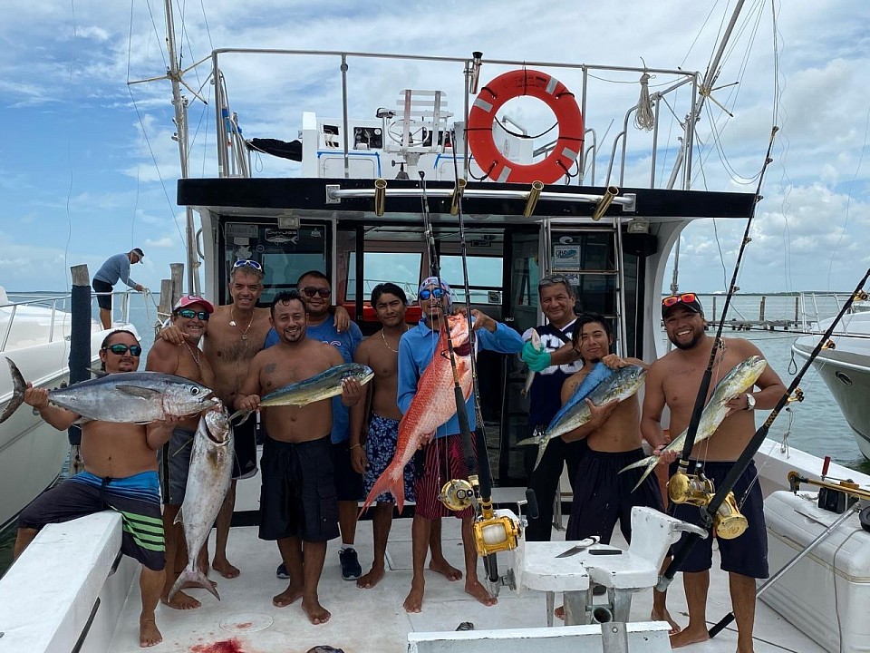 YATE DE PESCA FISHING BOAT 48 ft foot pies 14 pax passengers invitados pasajeros barato cheap all included all inclusive cancun quintana roo zona hotelera