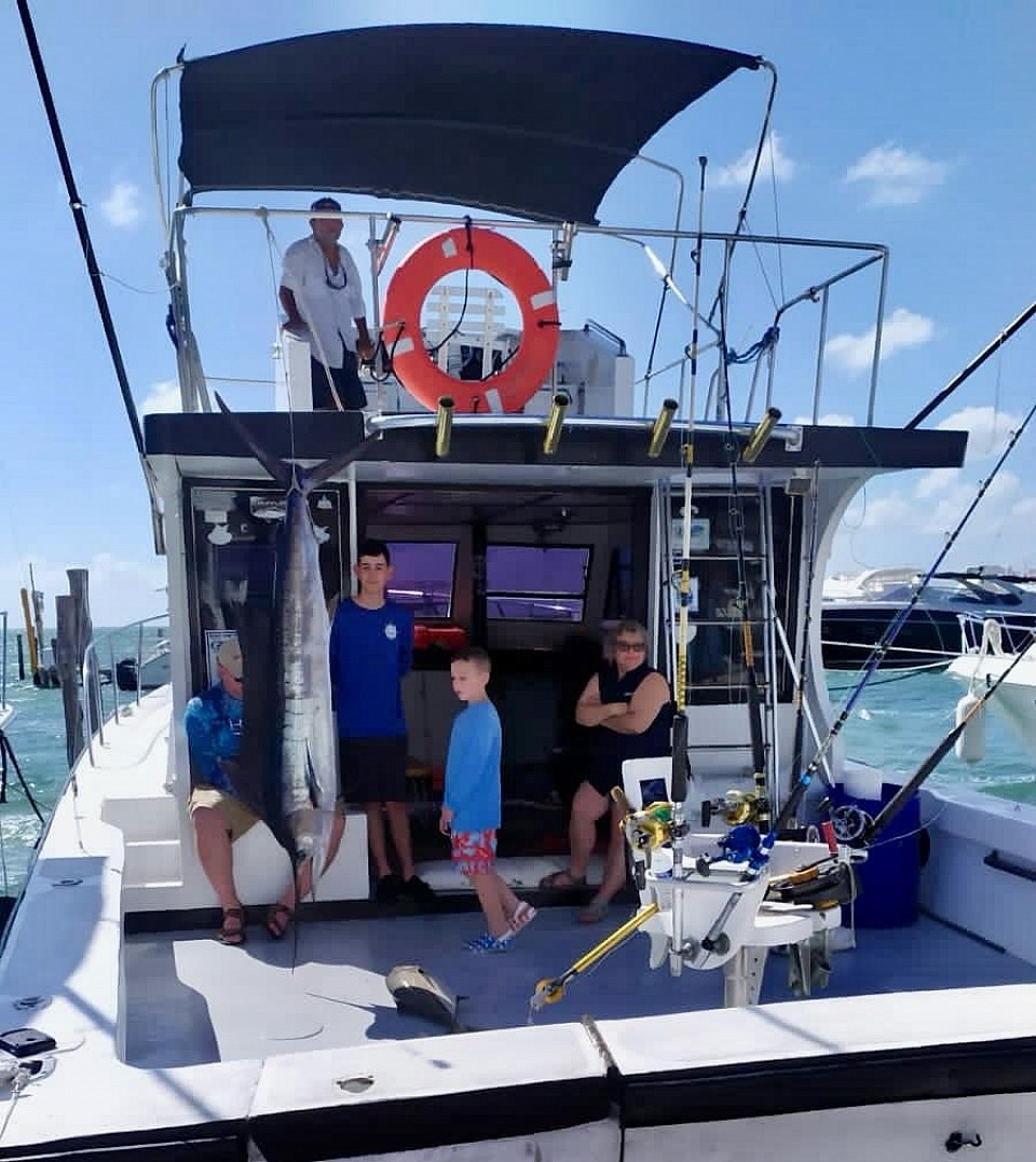 YATE DE PESCA FISHING BOAT 48 ft foot pies 14 pax passengers invitados pasajeros barato cheap all included all inclusive cancun quintana roo zona hotelera