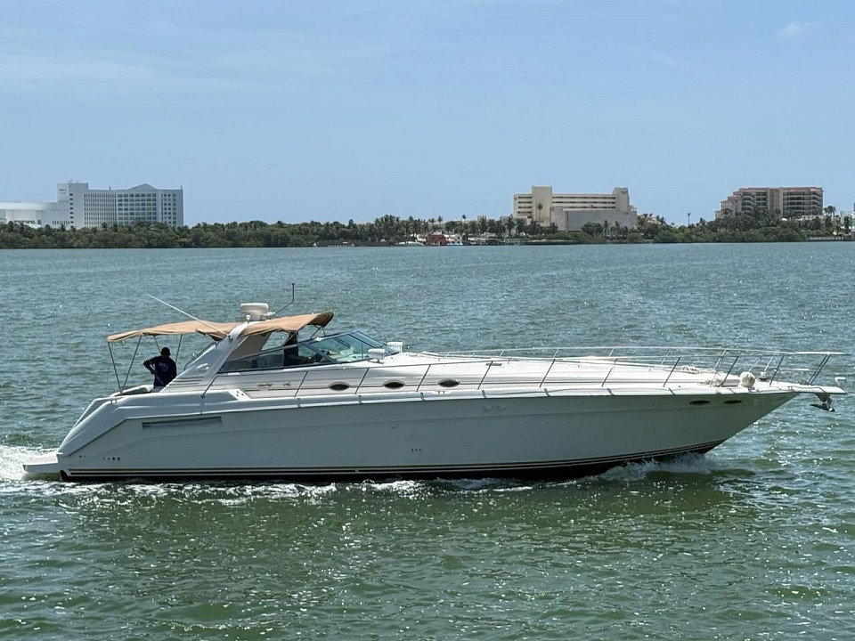 Life is now yate de 50 pies para 17 pax invitados pasajeros. Life is now yacht of 50 ft foot for 17 pax passengers