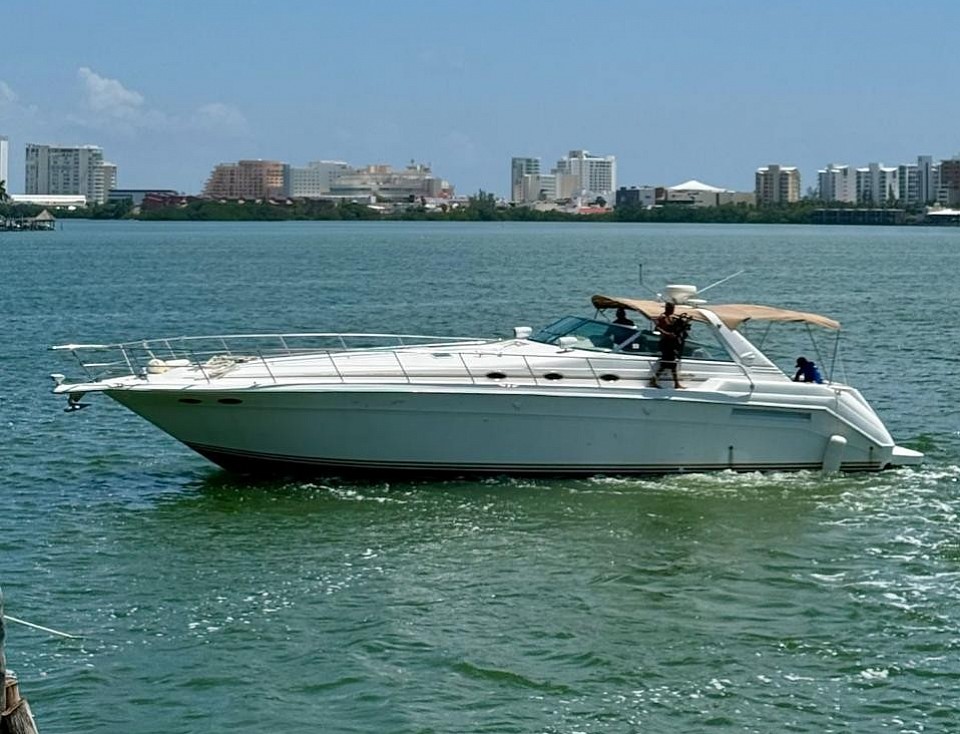 Life is now yate de 50 pies para 17 pax invitados pasajeros. Life is now yacht of 50 ft foot for 17 pax passengers