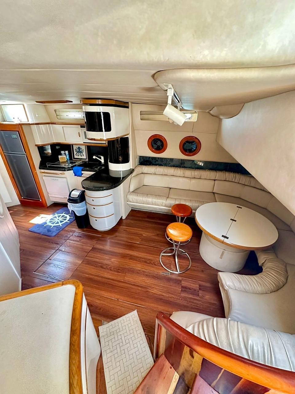 Life is now yate de 50 pies para 17 pax invitados pasajeros. Life is now yacht of 50 ft foot for 17 pax passengers