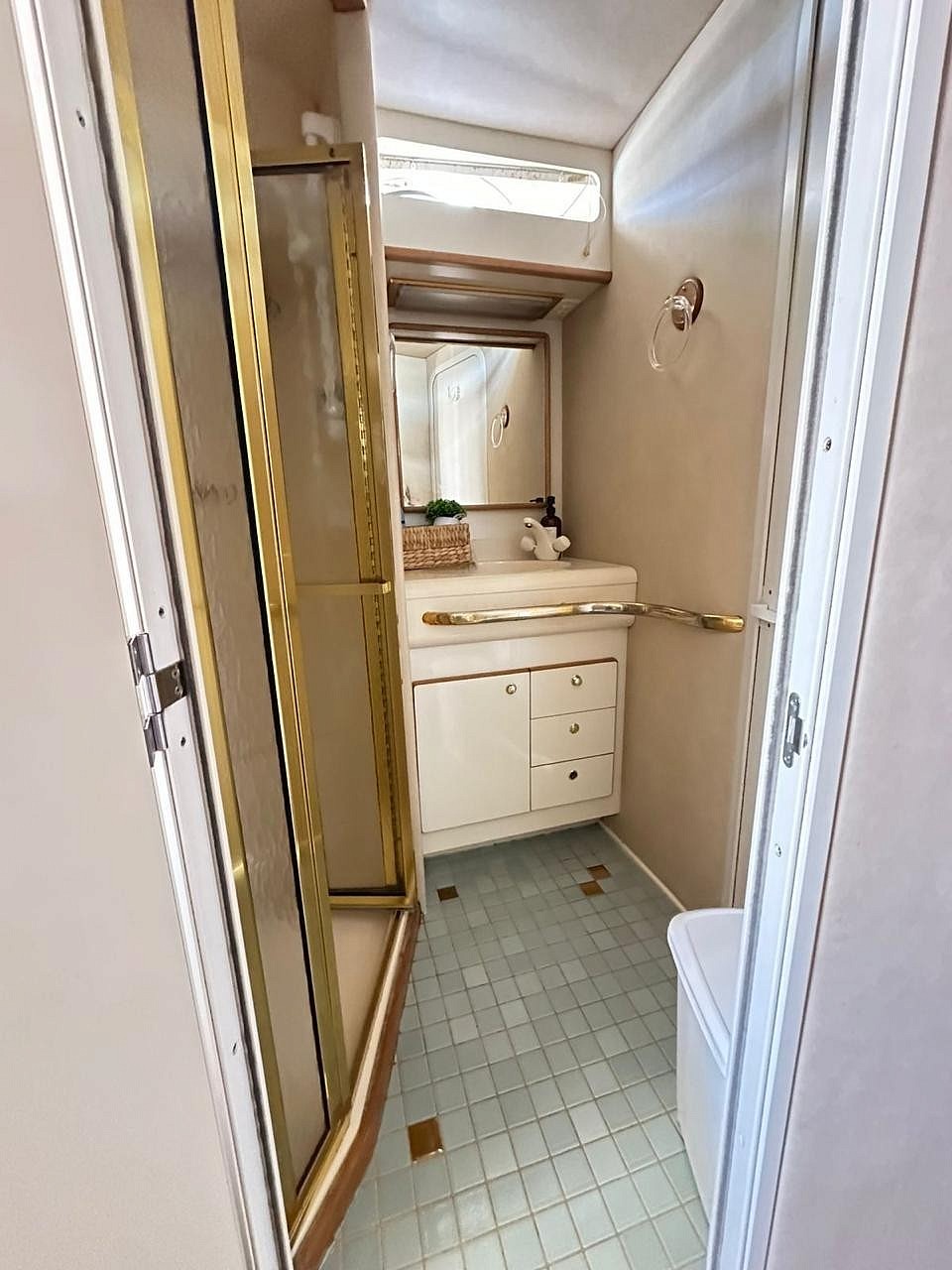 Life is now yate de 50 pies para 17 pax invitados pasajeros. Life is now yacht of 50 ft foot for 17 pax passengers