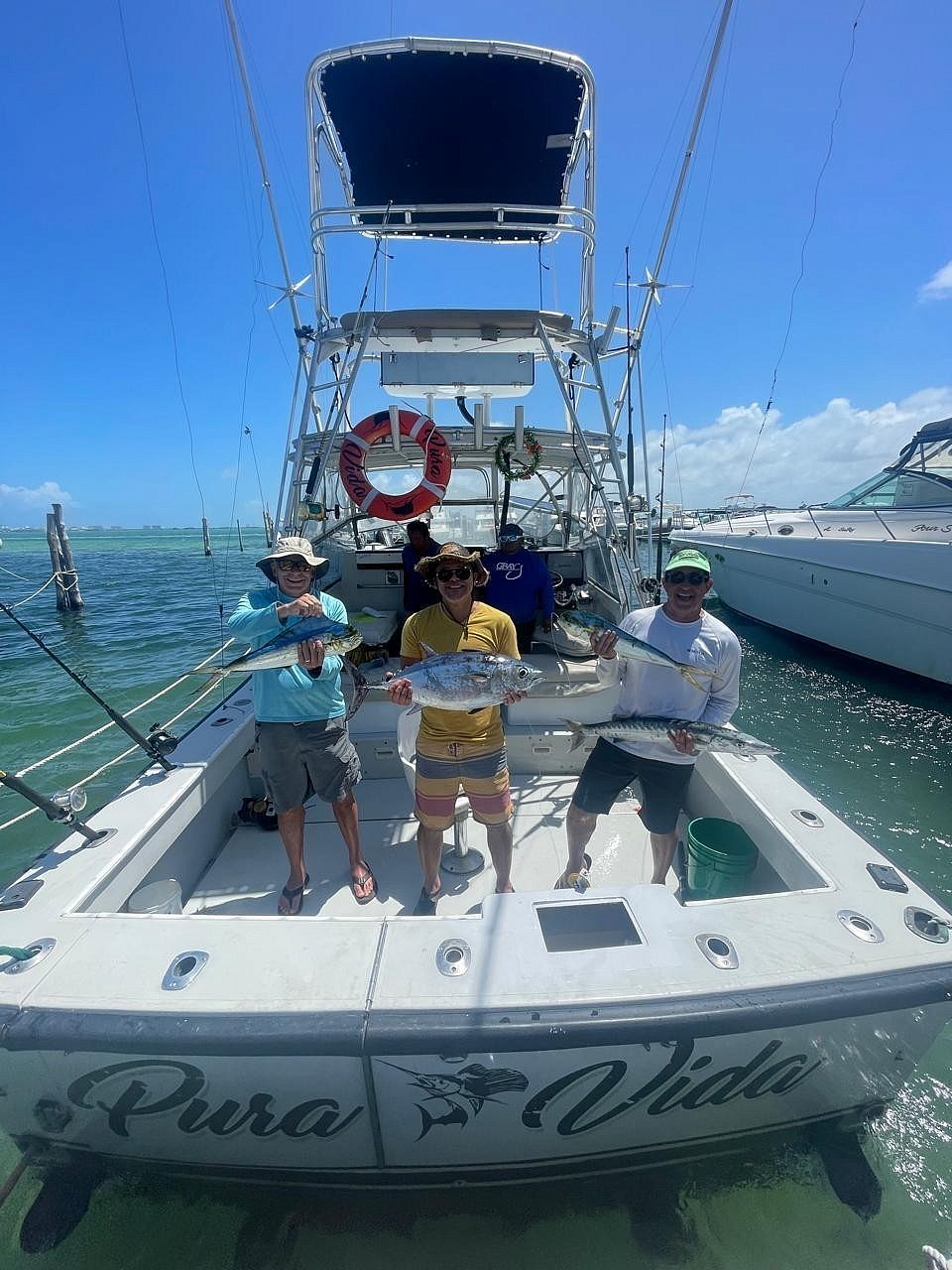 PURA VIDA YATE BARCO DE PESCA FISHING BOAT 36 34 ft foot pies 8 pax passengers invitados pasajeros todo incluido all inclusive